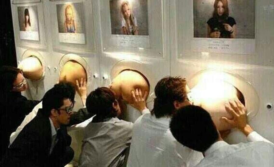 Arse licking restaurant Japan